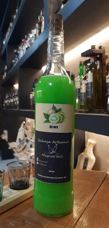 Cachaça Artesanal de Kiwi